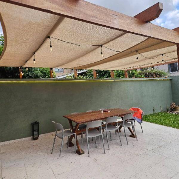 Coolaroo schaduwdoek boven terras en tuin